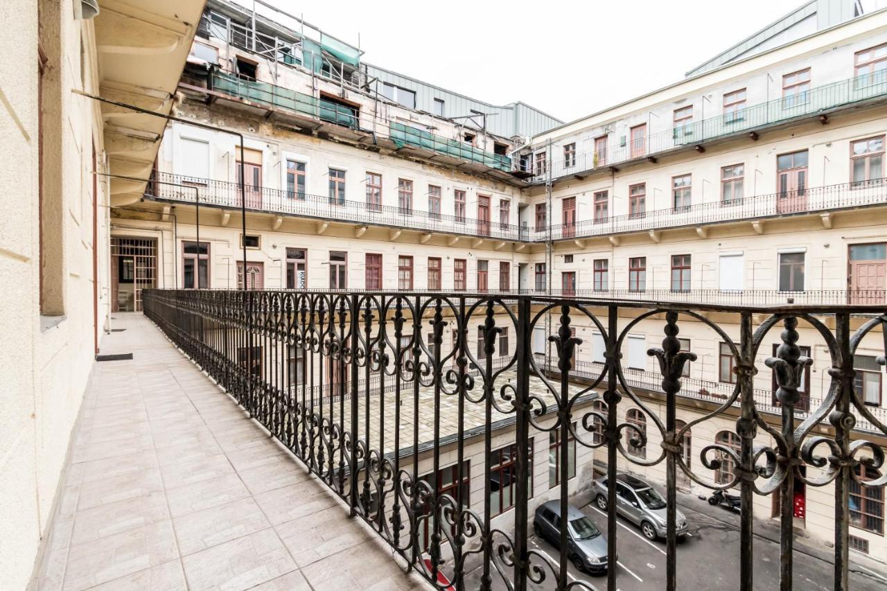 Castle Downtown Apartment Budapest Ngoại thất bức ảnh